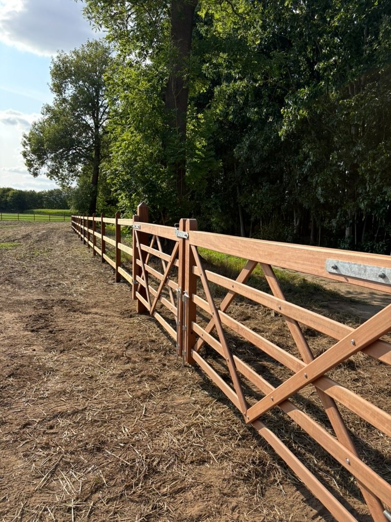 Braced hardwood field gate