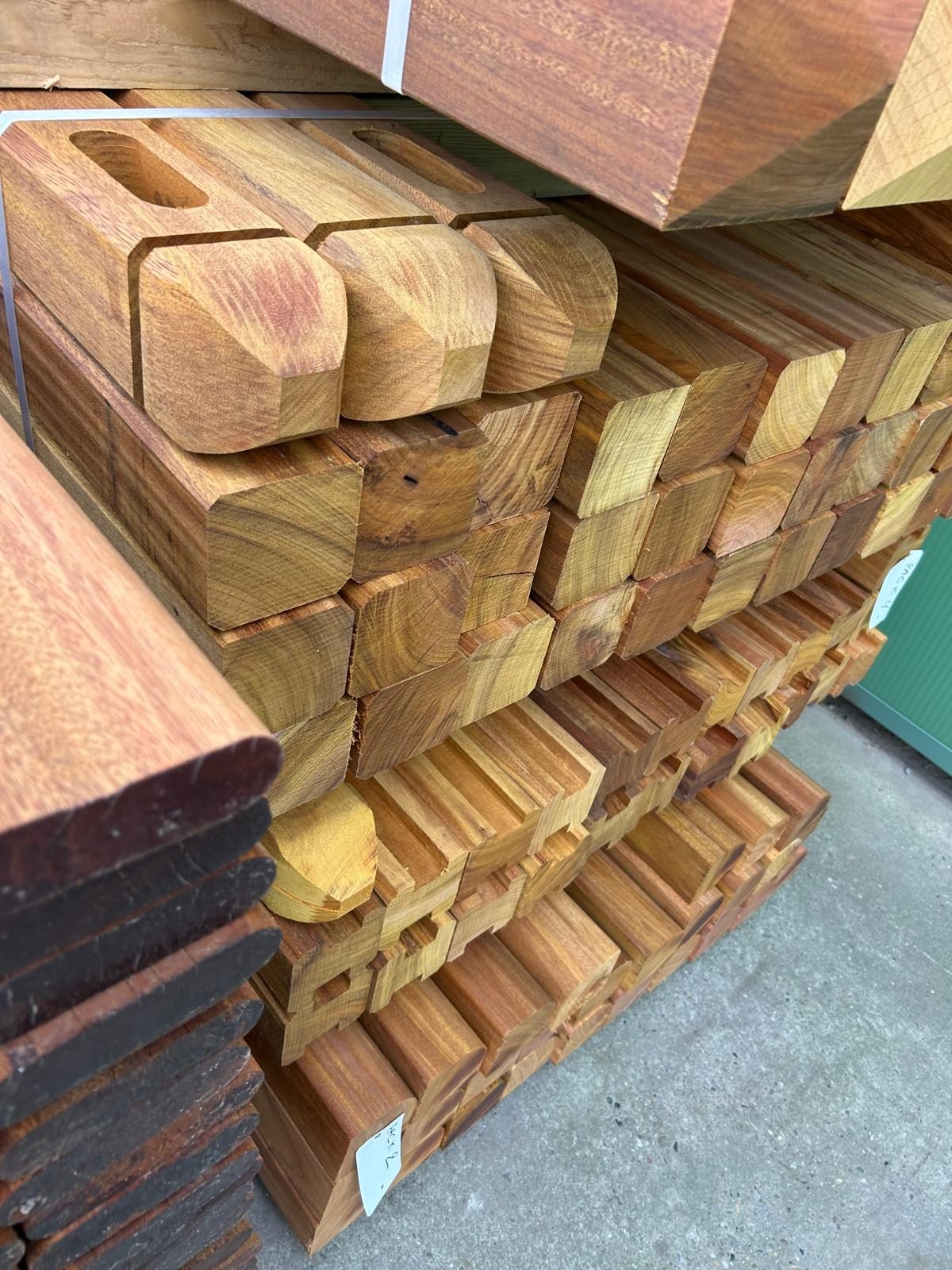 Stacked bundles showing the range of machined profiles