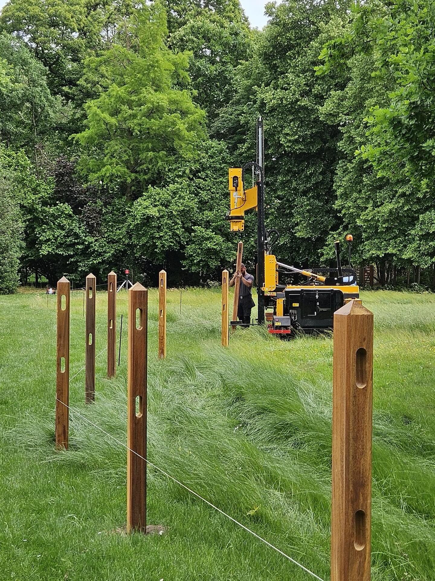 Mechanised post-driving rig setting hardwood posts on site